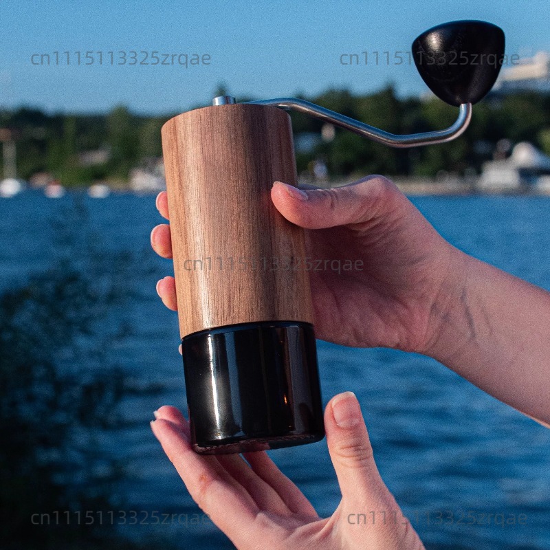 مطحنة قهوة يدوية كوماندر C40 - - مراجعة Burr Hand Grinder وسعره